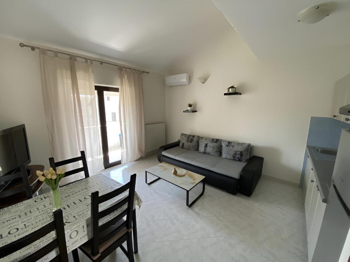Apartmani Ana Borovac Funtana Bagian luar foto